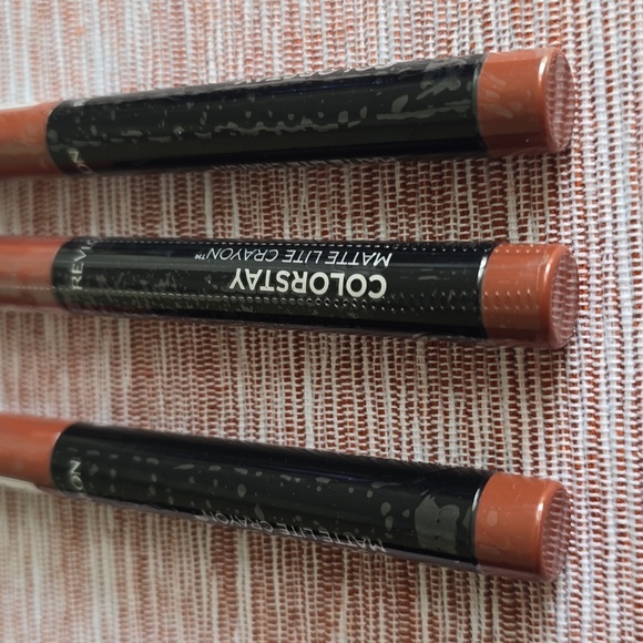 REVLON BRAND WOMENS COLORSTAY MATTE LITE LIP CRAYON BUNDLE OF 3 - Picture 8 of 9